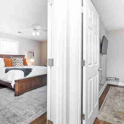 Bourbon Trail! Prime Location, Amenities & Sauna! Rooms