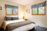Your Great Escape Lake Home- Pet Friendly with Lake Access! Sleeps 10!