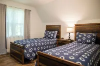 Puerto Chalet - on the bayou close to beach & downtown Ocean Springs!