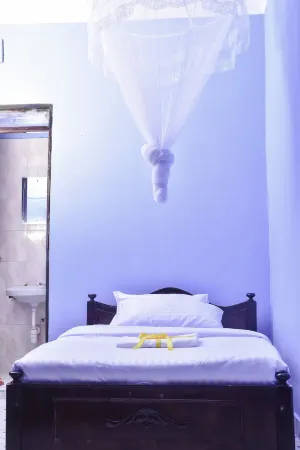 Rovers Place Hotel Отели в г. Awach