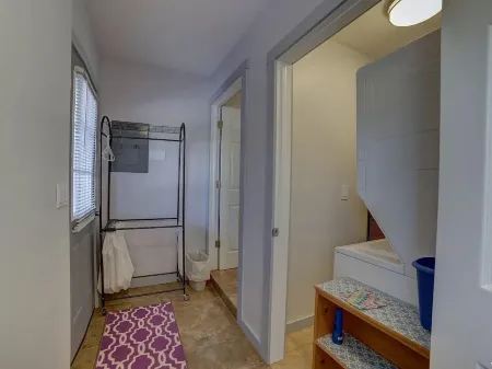 Cozy apartment in charming Moab Downtown with kitchen and great fruit backyard,