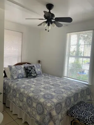 Charming cottage with AC in St. Augustine - 3 bedrooms available