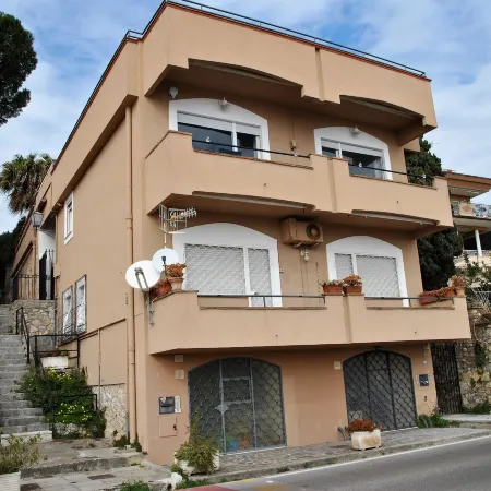 Edy Sea View Holiday Apartment