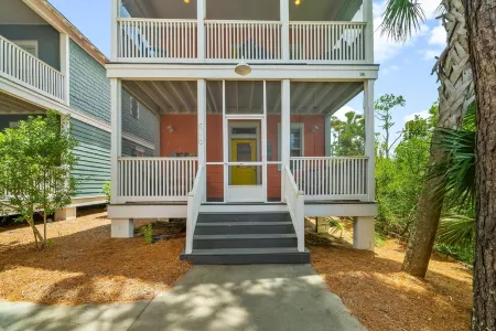 Pet Friendly Beach House - Sandy Toes by Panhandle Getaways