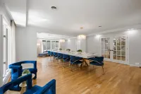 Private Pool, Hot Tub and Scenic Waterfront Views - Luxurious Retreat