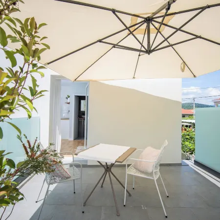 Studio Apartments Yucca, 2-Min to the Beach and 5 to Trogir
