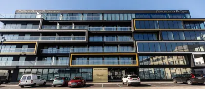 Le Barracuda & Spa, Centre Port, Pieds Dans l'Eau, Vue Mer Hoteles cerca de Faculty of Science and Technology