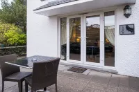 The Howbeck & the Retreat Incl Off-Site Health Club and Parking EV Point Available