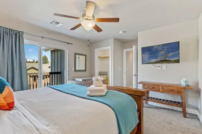Family-Friendly Townhome w/ AC, Peak Views, Close to Nau, Williams, Grand Canyon
