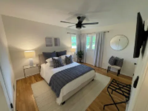 Charming 3-bedroom house with fenced yard in a quiet  neighborhood  Dog Friendly Hotels in Kettering