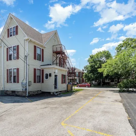 Gettysburg Home sleeps 10 with parking and Game Room.  Just off the square.