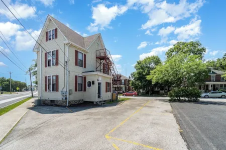 Gettysburg Home sleeps 10 with parking and Game Room.  Just off the square.