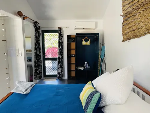 Great Value steps from Muri Beach with Kayaks, Paddle Boards, Pool, Free WIFI ! Hotel a Ngatangiia District