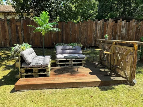 Beautiful Location on the Lake Heated Pool Jacuzzi Air Conditioning and Bicycles