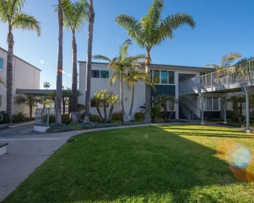 Cottage by the Sea steps to beach with heated pool Hotels in Carpinteria