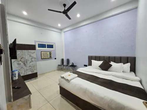 Hotel PLC grand Hotels in Manrauli