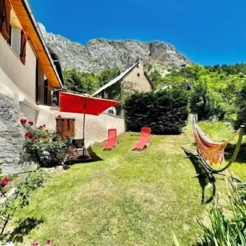 Le Cabanou - Private Spa in the Countryside. Quiet, Natural Setting with Superb Views