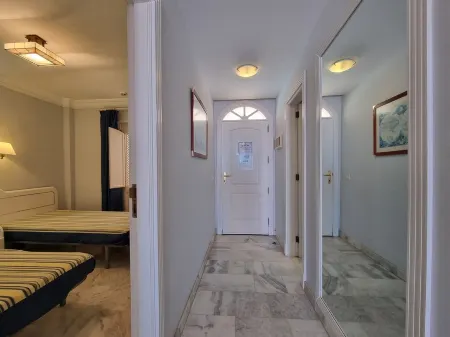 APARTMENT WITH SEA VIEWS AND FANTASTIC SUNSHINE