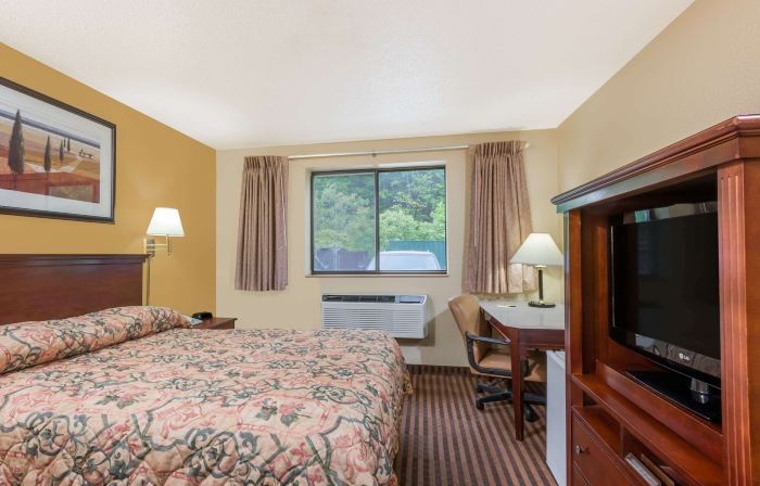Super 8 by Wyndham la Vale/Cumberland Area