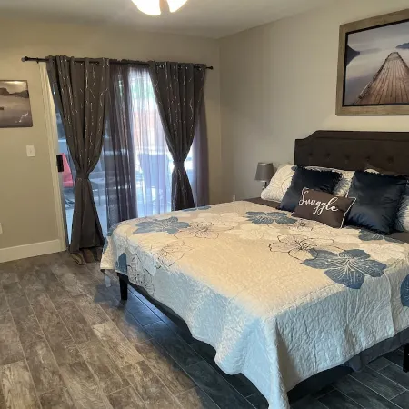 New family retreat w/private heated pool and hot tub