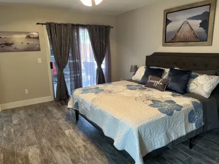 New family retreat w/private heated pool and hot tub