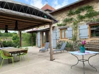 Maison Dans la Prairie. 6 Couchages + 2 Possible en Supplément Hotels in La Vineuse