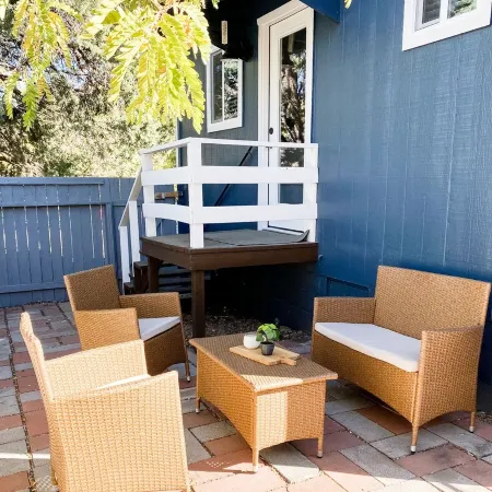 Near Downtown, Convenient to Restaurants, 2 Cruiser Bikes To Explore With!