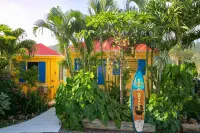 Bon Bini Cottage - Full AC, Solar Power w/ Battery Back-Up, & Hot Tub!