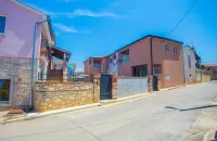 NOA2 Poreč-Tar apartment with pool, balcony, games room, Wi-Fi, barbeque