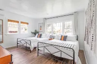 Stunning Newly Remodeled Home with Gorgeous Sunroom Hotels in East Pasadena