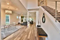 Chic Modern House on the Very Desirable Location In Downtown Wayzata Hotels in Wayzata