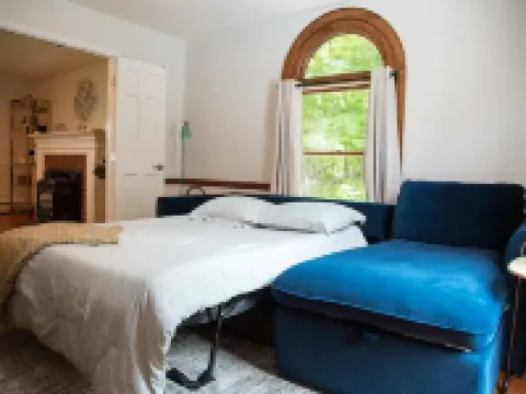 Private Retreat w/Pool, Hot Tub & Fire Pit, Perfect for Groups! Hotels in Warwick