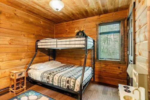 Waterfront family cabin, near falls, golf, ski resorts, hiking, fishing & more!
