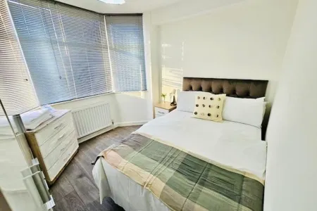 Bright En-suite Double Room