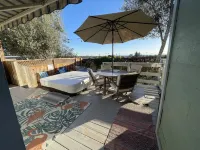 Zenful Avo-Cottage w/hot tub — 5 min from the beach & hiking!
