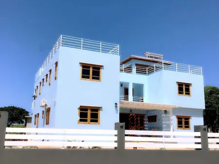 Ocean-View Apartment at VillaMerissa 4 BR/4 Bath. Walk to Beach, JackSprat Отели рядом с достопримечательностью «Treasure Beach»