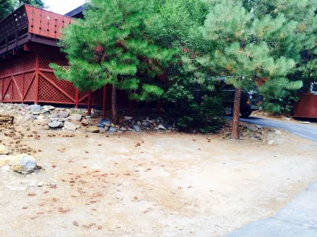 Kings Beach Chalet Retreat Jacuzzi Отели рядом с достопримечательностью «Государственная зона отдыха Кингс Бич»