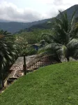House 2 suites + 2 apartments - 12 people, Foot of the hill, nature at your window Hotels in Sao Sebastiao