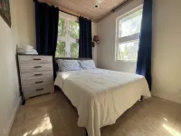 Gorgeous cottage apartment overlooking Cocoa Bay , fast Starlink internet Hotels in der Nähe von Gillam Bay Road