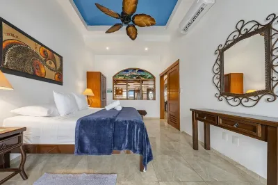 Oceanside Villa "Puebla" with a/c pool in centro      5 min stroll to beach