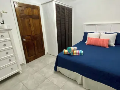 The Pickering house- 2 bedroom in the heart of town Các khách sạn ở 