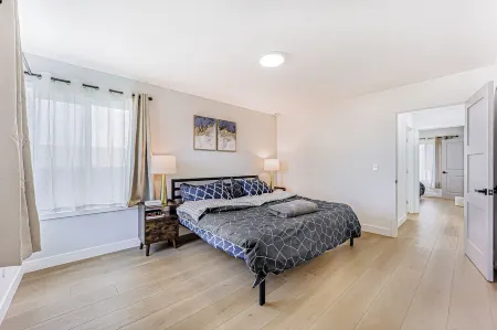 246A- Modern 3B2B w/ Deck & View by Hillsdale Mall Отели рядом с достопримечательностью «Публичная библиотека СанМатео»