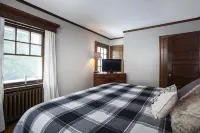 Inn-at-the-Brownstone,  only 3.3 miles to Hershey Park