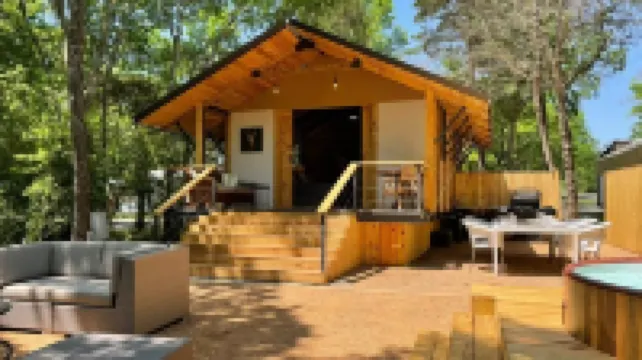 Lake front glamping cabin. Bathroom inside.