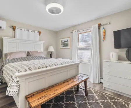 Beachfront Property with 3 Bedrooms, 2 Bathrooms, Laundry Room - Sleeps 6