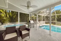 Secluded Backyard w/ Pool & HotTub. Sleeps up to 10. Centrally located. 3bed2b
