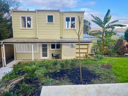 The Green Bach opposite beach- quirky and great for groups and families