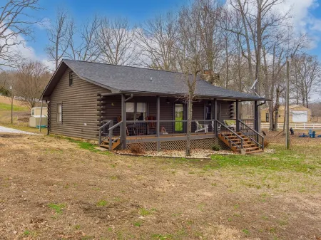 Beautiful home located on Lake Greenwood