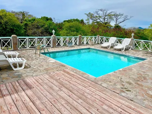 5 Bedroom Villa with Pool, Walk to the Beach