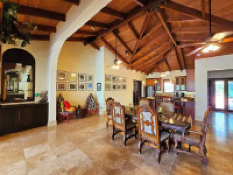 Beautiful Tropical Island Villa for big families and groups Hoteles en Northwest